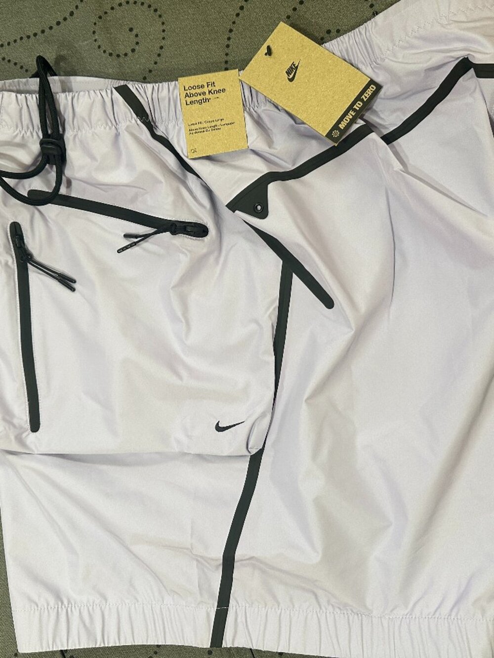 NIKE TECH SPORTWEAR #515 LILAC PURPLE & BLACK CARGO SHORTS SIZE XL MEN NWT $135